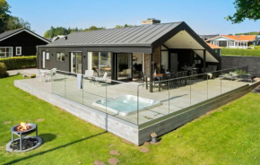 3 Bedroom Awesome Home In Juelsminde in Sønderby